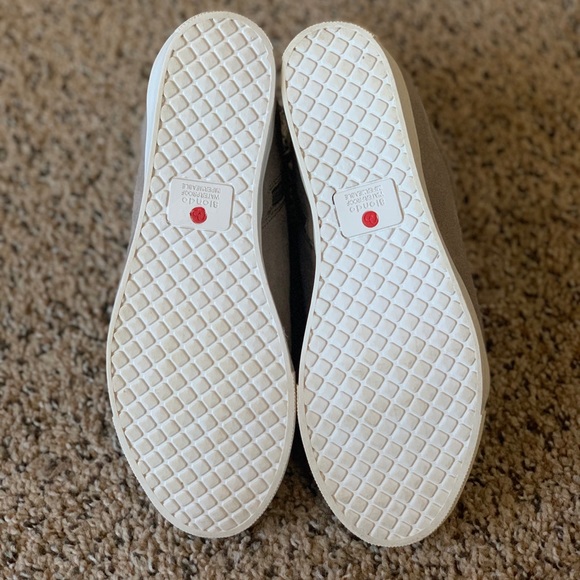 Blondo Grey Suede Wedge - Picture 4 of 5